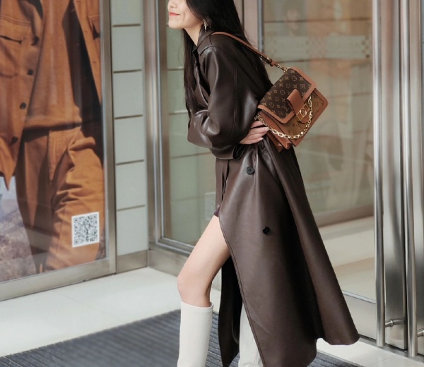[루이비통] 모노그램 도핀 숄더백 DAUPHINE