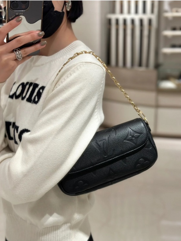 [루이비통] WOC 사첼백 WALLET ON CHAIN IVY