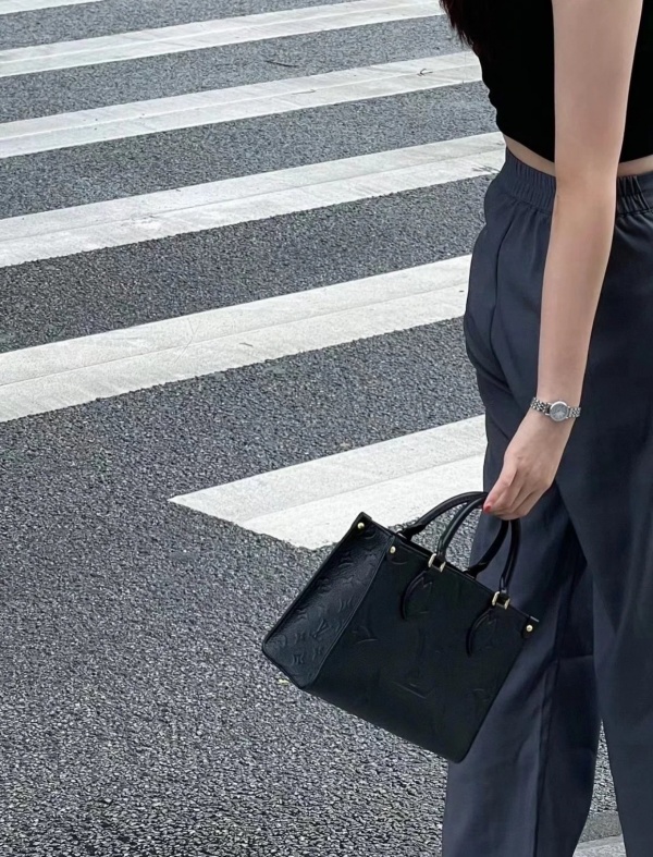 [루이비통] 온더고 토트백 ONTHEGO