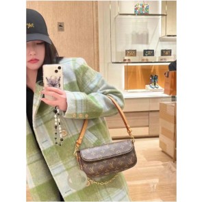 [루이비통] 모노그램 다이앤 사첼백 WALLET ON CHAIN IVY