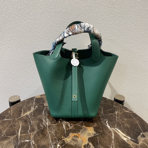 실사 [에르메스] HERMES PICOTINE Vert Vertigo 피코탄 베르트 베르티고 18cm