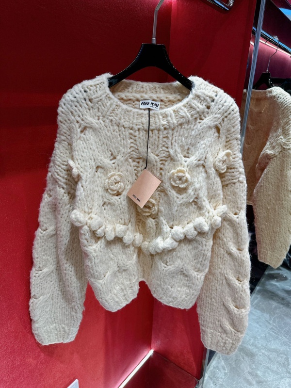 [미우미우] 신상 니트 스웨터