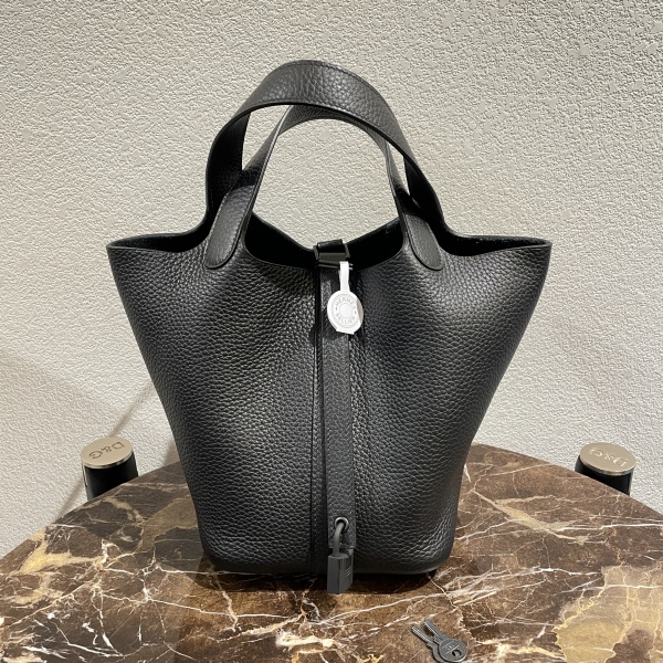 실사 [에르메스] HERMES PICOTINE SO BLACK 피코탄 쏘블랙 18cm