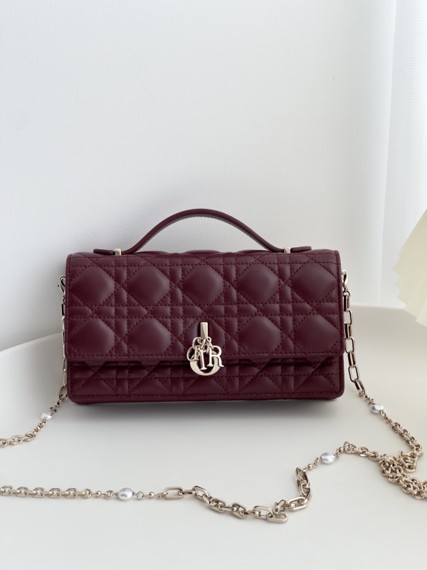 [디올] 신상 숄더백