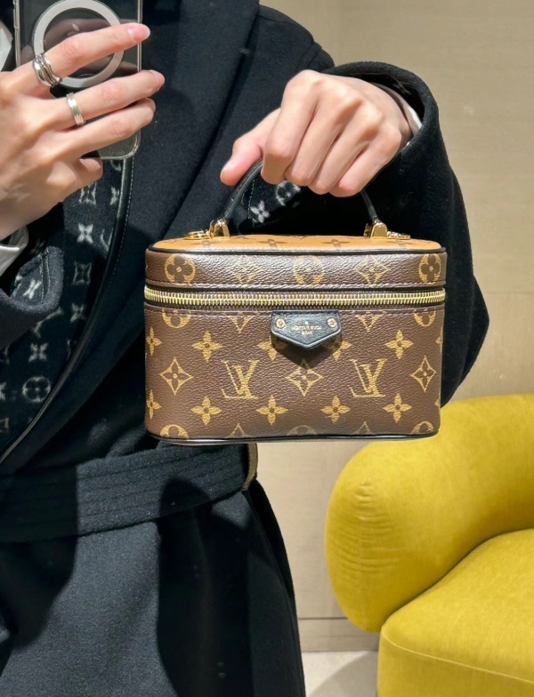 [루이비통] 모노그램 파우치 VANITY CHAIN POUCH