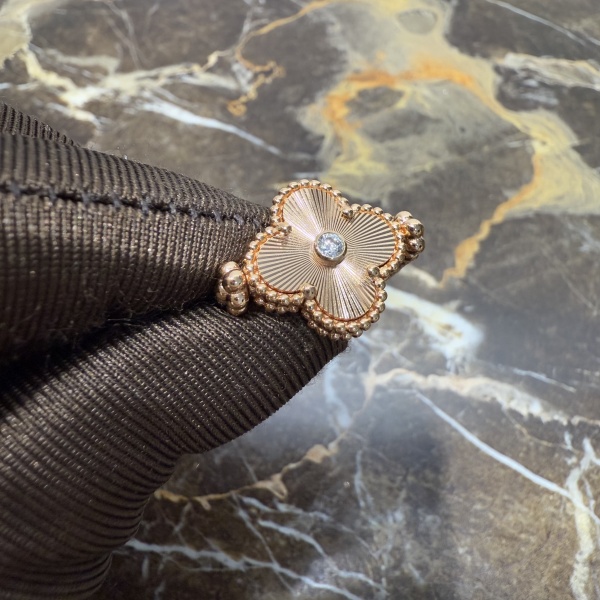 VAN CLEEF RING