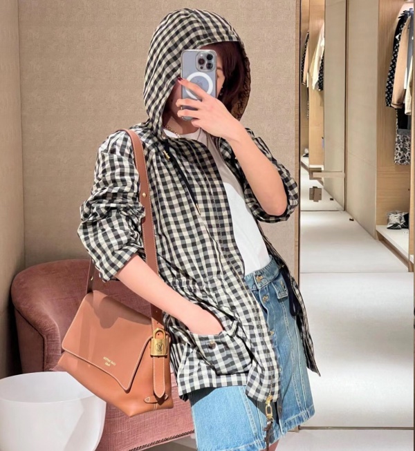 [루이비통] 숄더백 Low Key Messenger