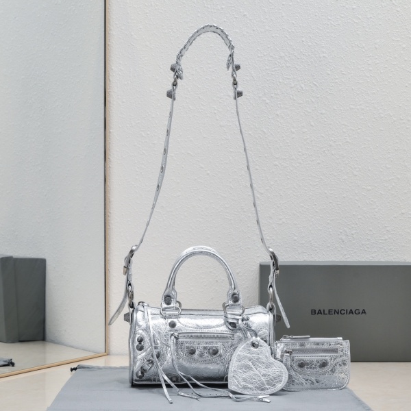 [발렌시아가] LE DUFFLE BAG 파우치 체인 숄더백