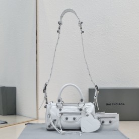 [발렌시아가] LE DUFFLE BAG 파우치 체인 숄더백