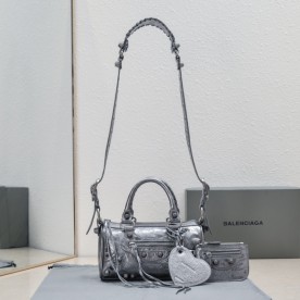 [발렌시아가] LE DUFFLE BAG 파우치 체인 숄더백