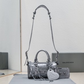 [발렌시아가] LE DUFFLE BAG 파우치 체인 숄더백