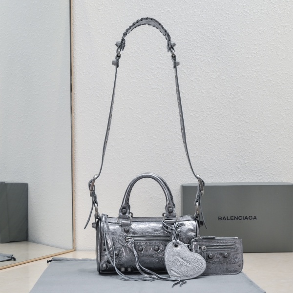 [발렌시아가] LE DUFFLE BAG 파우치 체인 숄더백