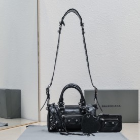 [발렌시아가] LE DUFFLE BAG 파우치 체인 숄더백
