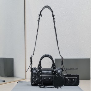 [발렌시아가] LE DUFFLE BAG 파우치 체인 숄더백