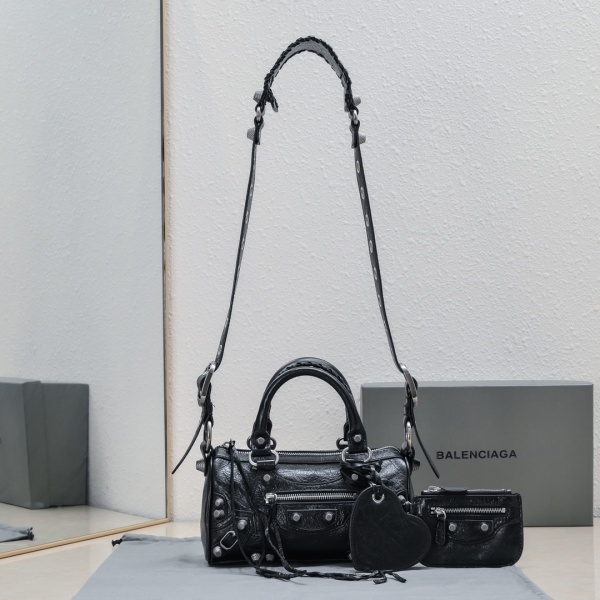 [발렌시아가] LE DUFFLE BAG 파우치 체인 숄더백