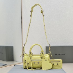 [발렌시아가] LE DUFFLE BAG 파우치 체인 숄더백