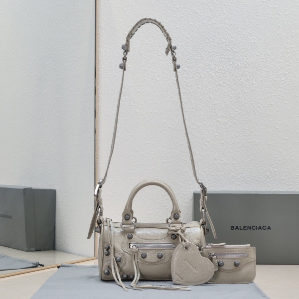 [발렌시아가] LE DUFFLE BAG 파우치 체인 숄더백