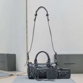 [발렌시아가] LE DUFFLE BAG 파우치 체인 숄더백