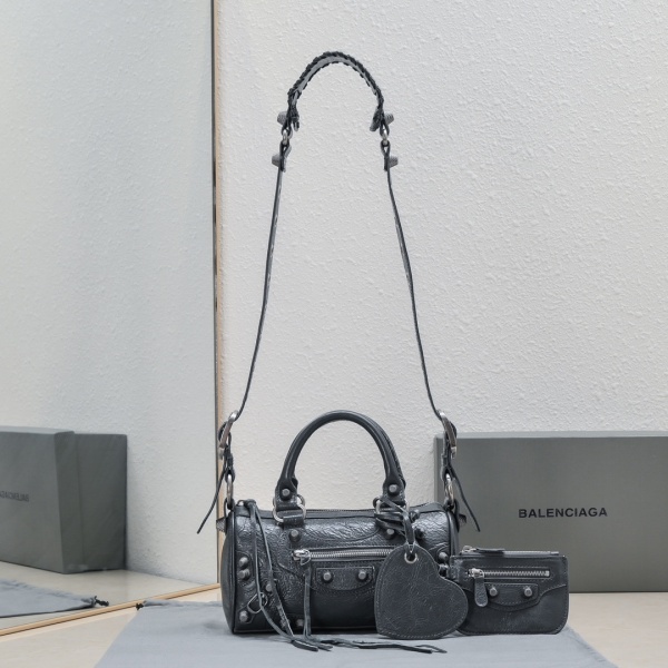 [발렌시아가] LE DUFFLE BAG 파우치 체인 숄더백